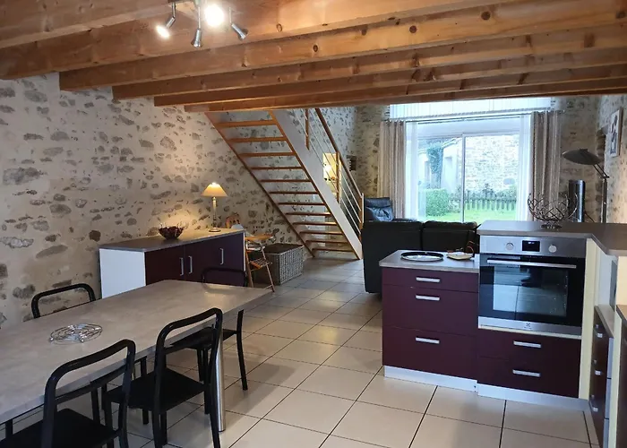 Gite Renove Mitoyen Pmr, 3 Chambres, Terrasse, Proche Nature - Fr-1-426-112 * La Gaubretiere